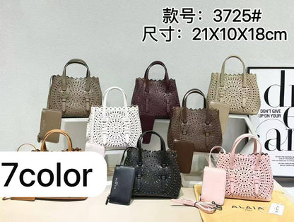 Chanel 
105 dhs🪙🌨️
- Loewe
95 dhs🪙🌨️

Zaim129
♥️♥️♥️