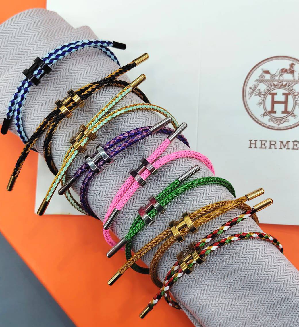 Hermes bracelet* 💐
Adjustable 
Non tarnished 

*30* AED normal box 📦

Zain48
♥️♥️♥️