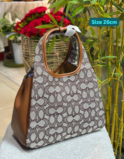 Coach

Good quality 

100 dhs❣️

Zain186
♥️♥️♥️