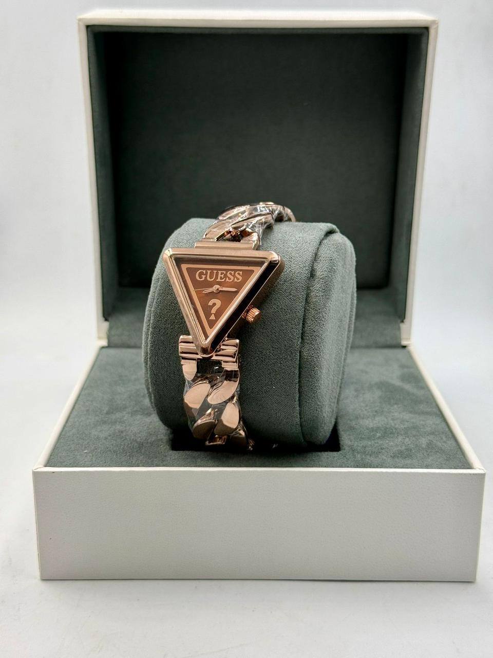 Guess ladies 
55 dhs❣️

Zain08
♥️♥️♥️