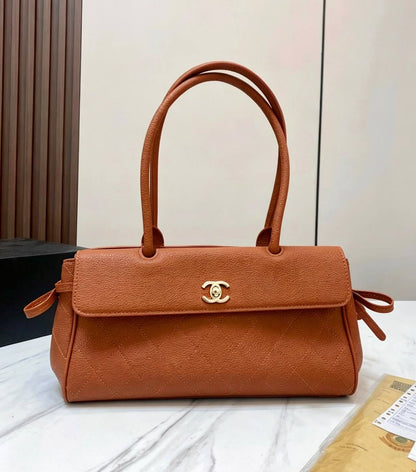 CHANEL 

NEW CAME 
MEDUIM SIZE 

GOOD QUALITY 
120 dhs🇦🇪🇦🇪

Zain39
♥️♥️♥️