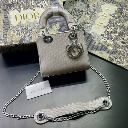 Dior
105 dhs🪙🖤 

with box 
🎁🎁🎁

Zain235
♥️♥️♥️