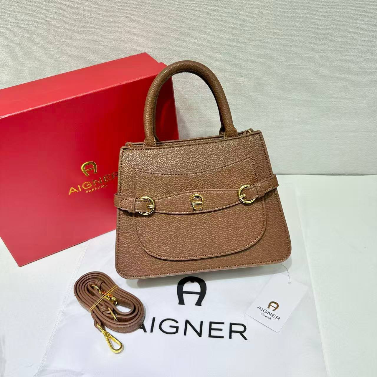 Aigner
100 dhs💓

High-quality 

in box🎁🎁🎁

Zain35
♥️♥️♥️