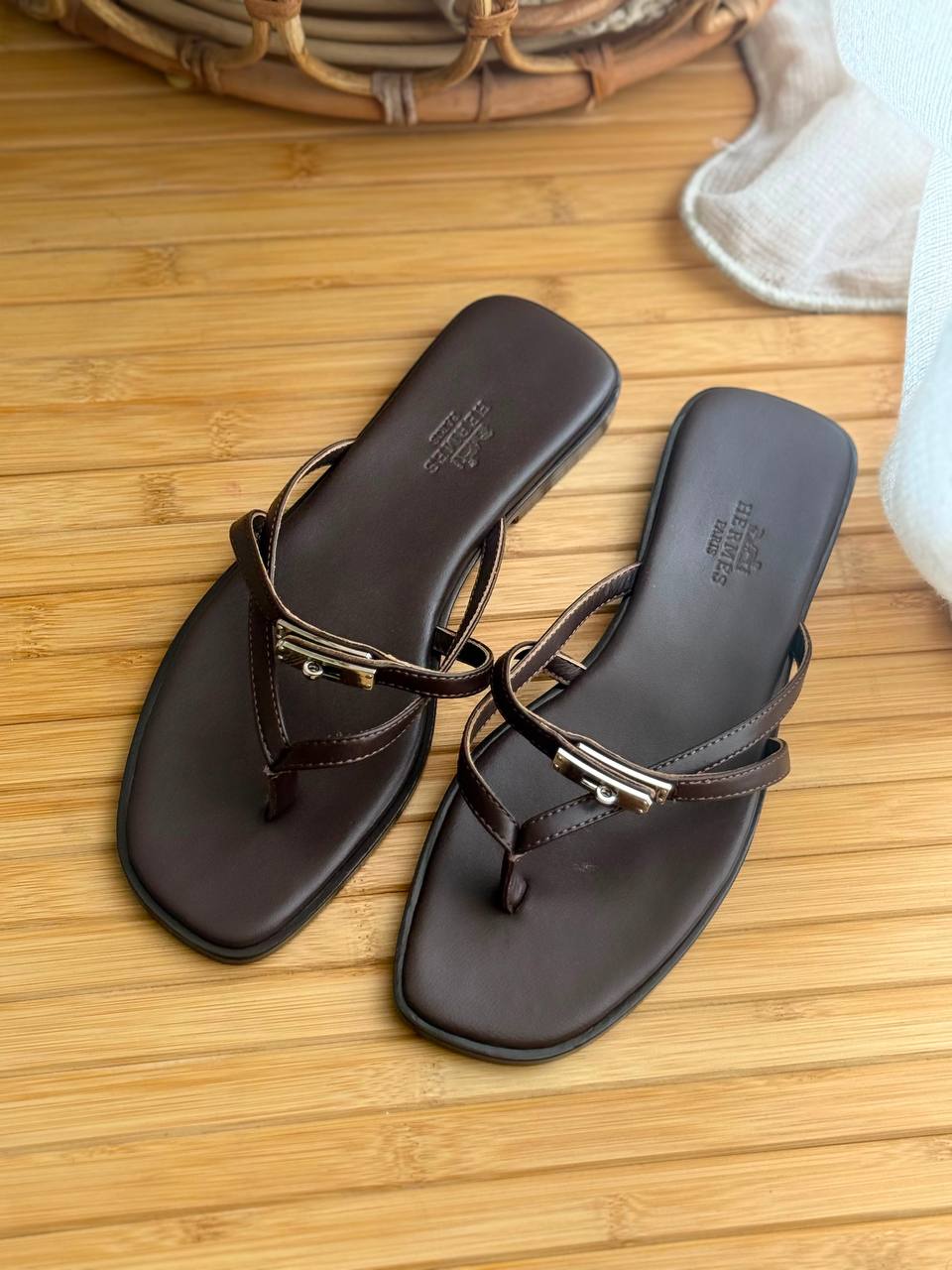 Hermes
𝗦𝗶𝘇𝗲 𝟯𝟱 𝘁𝗼𝗼 𝟰𝟮 
450 dhs✅
AAA Quality

Zain303
♥️♥️♥️