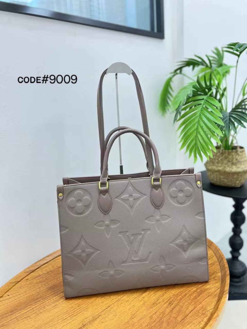 LV
ᴏɴ ᴛʜᴇ ɢᴏ ᴛᴏᴛᴇʙᴀɢ
ᴡɪᴛʜ ʟᴏɴɢ ʙᴇʟᴛ sᴛʀᴀᴘ
ᴍᴏɴᴏɢʀᴀᴍ ʟᴇᴀᴛʜᴇʀ
sɪᴢᴇ : 40 cm

75 dhs🪙🌨️

Zain31
♥️♥️♥️