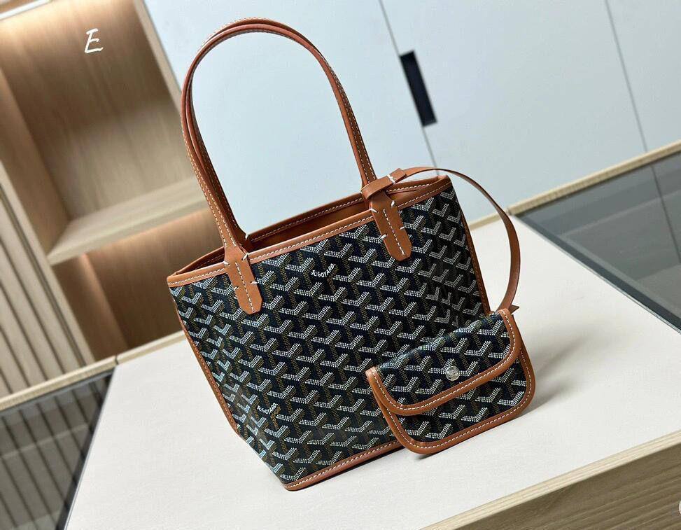 🌈 Goyard Small
1️⃣ First quality 
Size : 29 * 20 cm
75 dhs💓

Zain115
I♥️♥️♥️