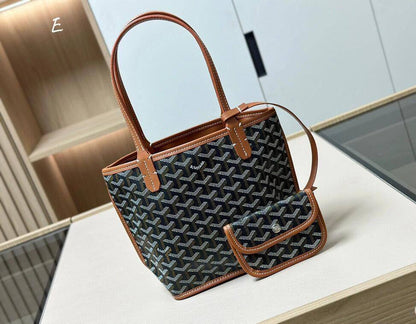 🌈 Goyard Small
1️⃣ First quality 
Size : 29 * 20 cm
75 dhs💓

Zain115
I♥️♥️♥️