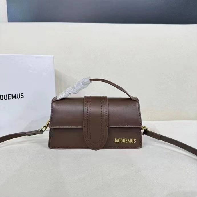 Jacquemus
Best quality with box’s 
110 dhs🇦🇪🇦🇪
size. 24 Cm

Zain290
♥️♥️♥️