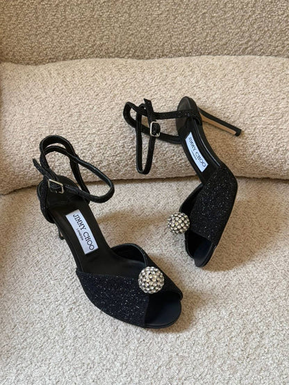 Jimmy Choo
✨ 𝐉𝐈𝐌𝐌𝐘 𝐂𝐇𝐎𝐎 ✨
✨ 𝐕𝐈𝐏 𝐐𝐮𝐚𝐥𝐢𝐭𝐲 ✨
✨ 𝐒𝐢𝐳𝐞𝐬: 𝟑𝟔 — 𝟒𝟏 ✨
450 dhs💓

Zain298
♥️♥️♥️