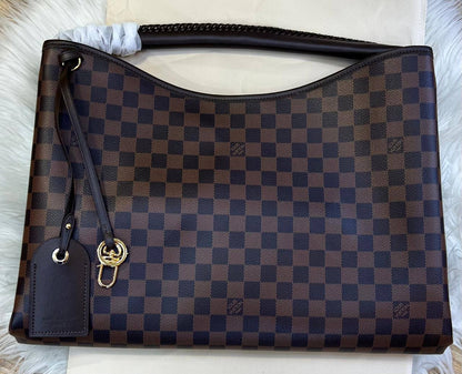 LV 
Master quality
45*33*13cm 

with box
🎁🎁🎁

240 dhs💓

Zain95
♥️♥️♥️