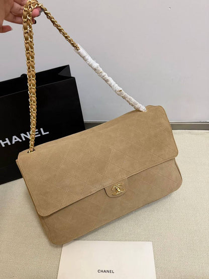 Chanel
Master🌺🌺
size:32cm 360 dhs💓
size:38cm 380 dhs💓

Zain114
♥️♥️♥️