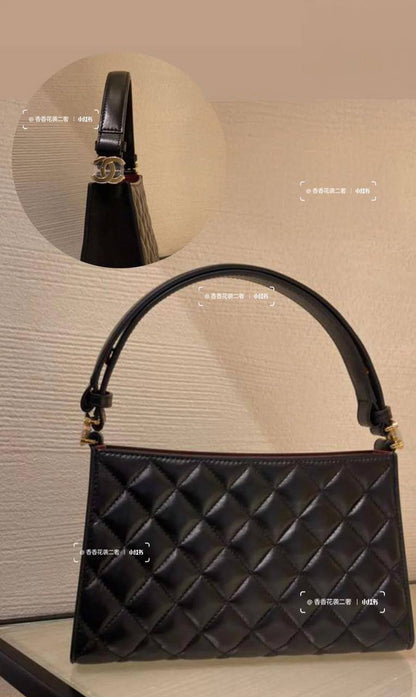 Chanel
100 dhs💓

Size:22.5/7/14

with box
🎁🎁🎁

Zain07
♥️♥️♥️