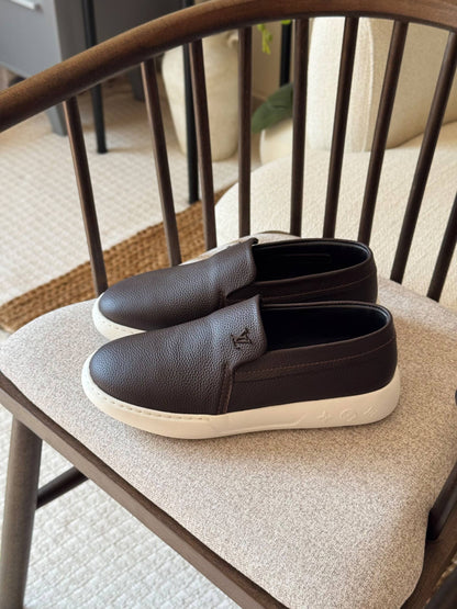 LV Pacific loafer

AAA quality
size: 40 to 46
530 dhs🇦🇪🇦🇪

Zain185 
♥️♥️♥️