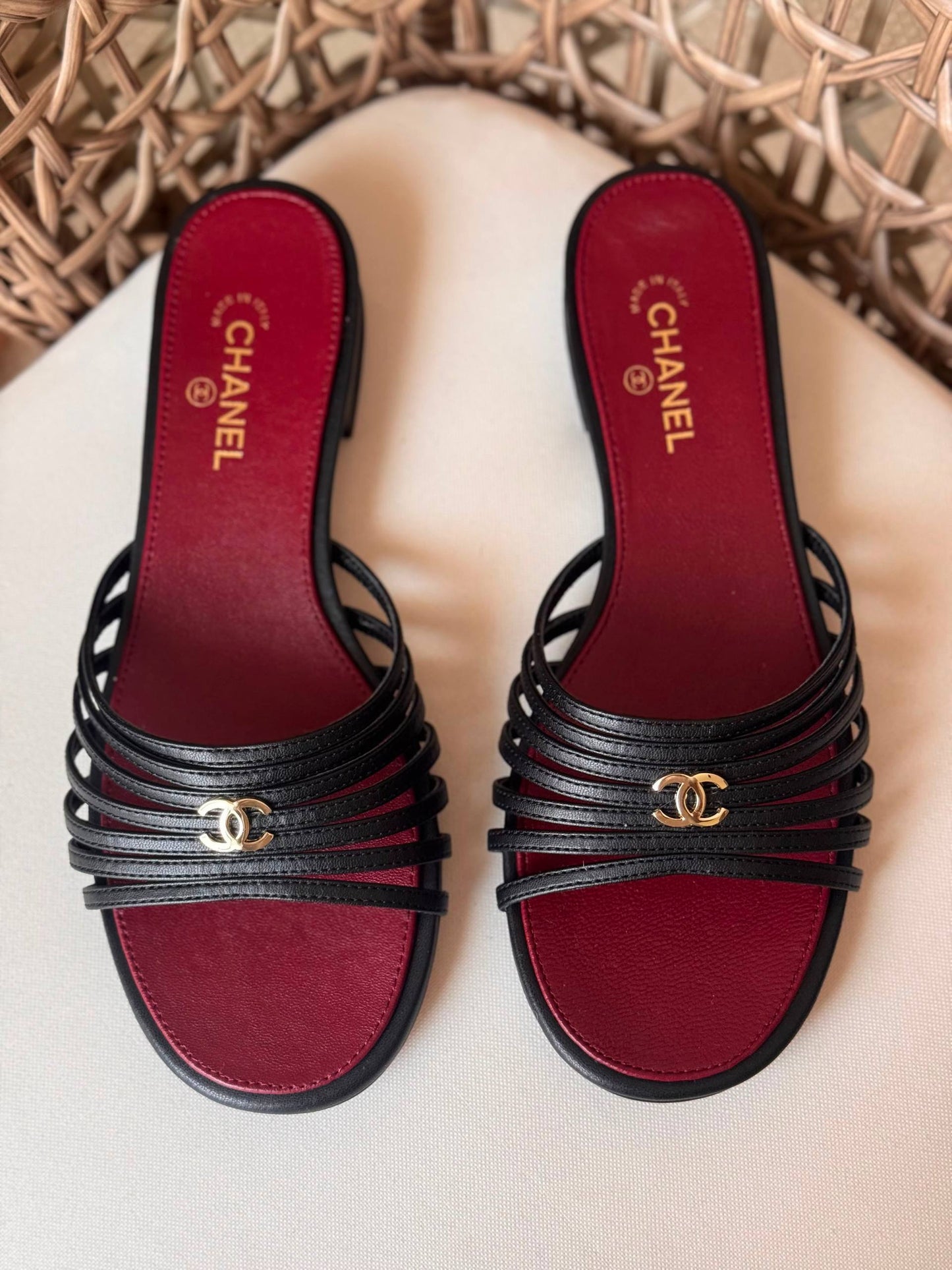 CHANEL 
✨ New Collection
👠 36–41
💎 Premium Quality
🔥 Super Master
450 dhs✅

Zain198
♥️♥️♥️