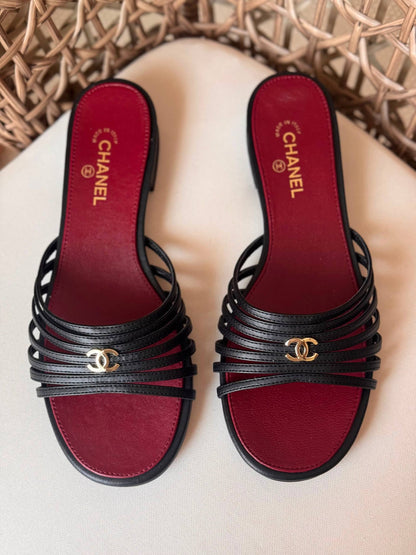 CHANEL 
✨ New Collection
👠 36–41
💎 Premium Quality
🔥 Super Master
450 dhs✅

Zain198
♥️♥️♥️