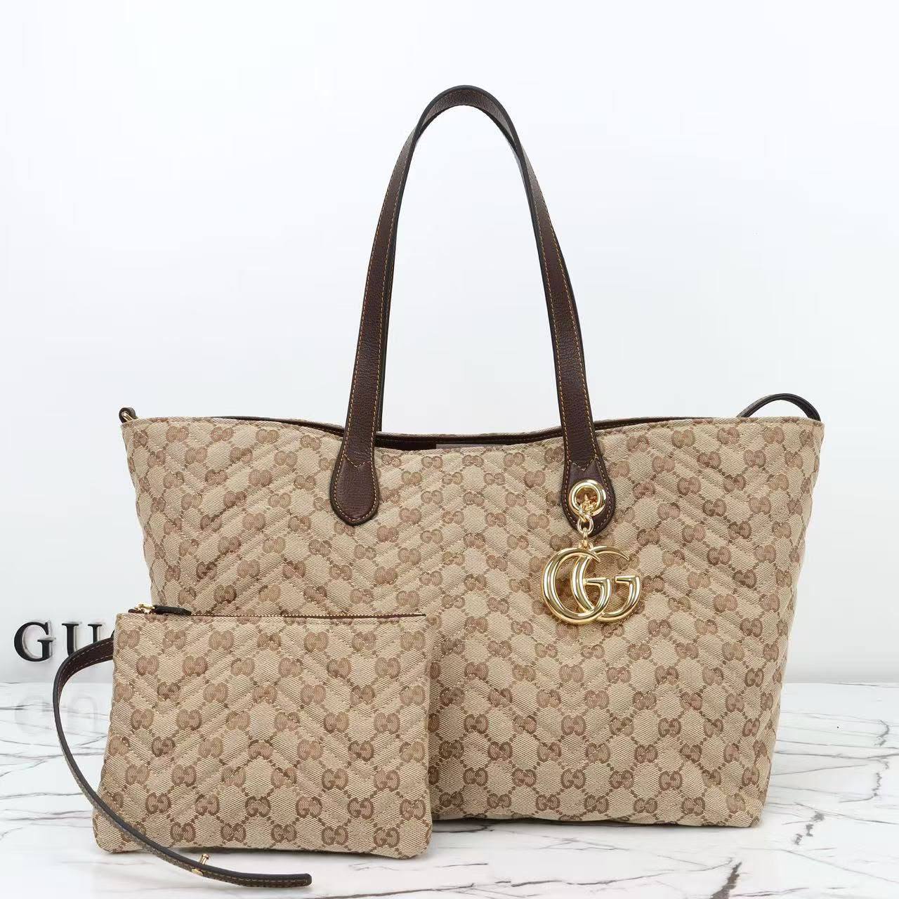 Chanel
100 dhs✅

Zain305
♥️♥️♥️