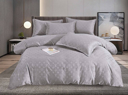 New collection 
Master 💥💥
Comfort set
100 %
Silk 
King size comfort 6pcs set 
1 comfort 240/220
1 fitted sheets 200/200+30
4 pillowcases 75/50
170 dhs🇦🇪

Zain99