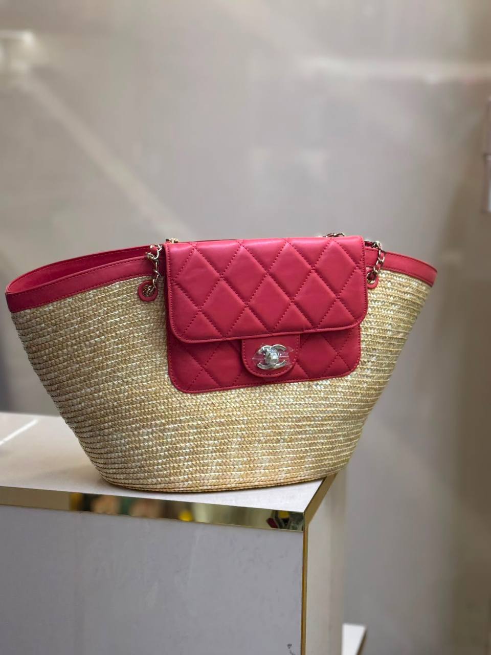 Chanel 
Master ❣️❣️
    Good Quality 
350 dhs🇦🇪🇦🇪

Zain131
♥️♥️♥️