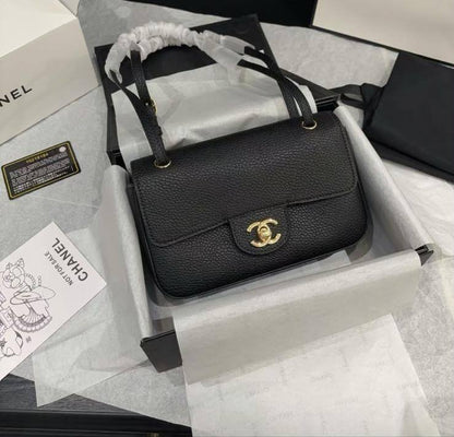 CHANEL

Maxi flap bag

Master quality 
20 cm 
with box

270 dhs🇦🇪🇦🇪
Zain95 
♥️♥️♥️