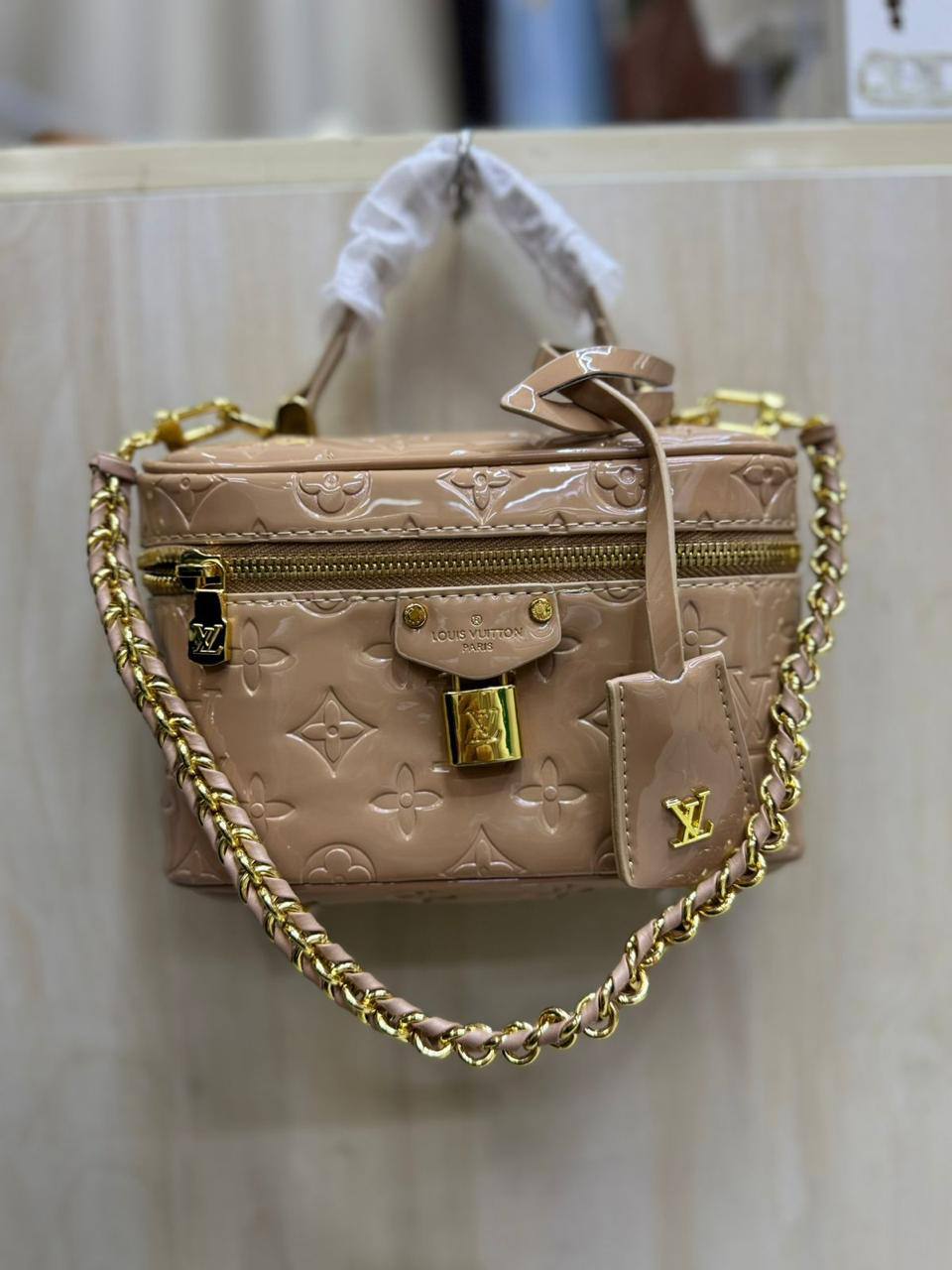 LV Vanity
Size :  18 * 12 cm
85 dhs🪙💕
with box🎁

Zain115
♥️♥️♥️