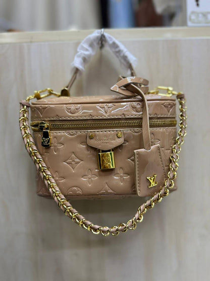 LV Vanity
Size :  18 * 12 cm
85 dhs🪙💕
with box🎁

Zain115
♥️♥️♥️