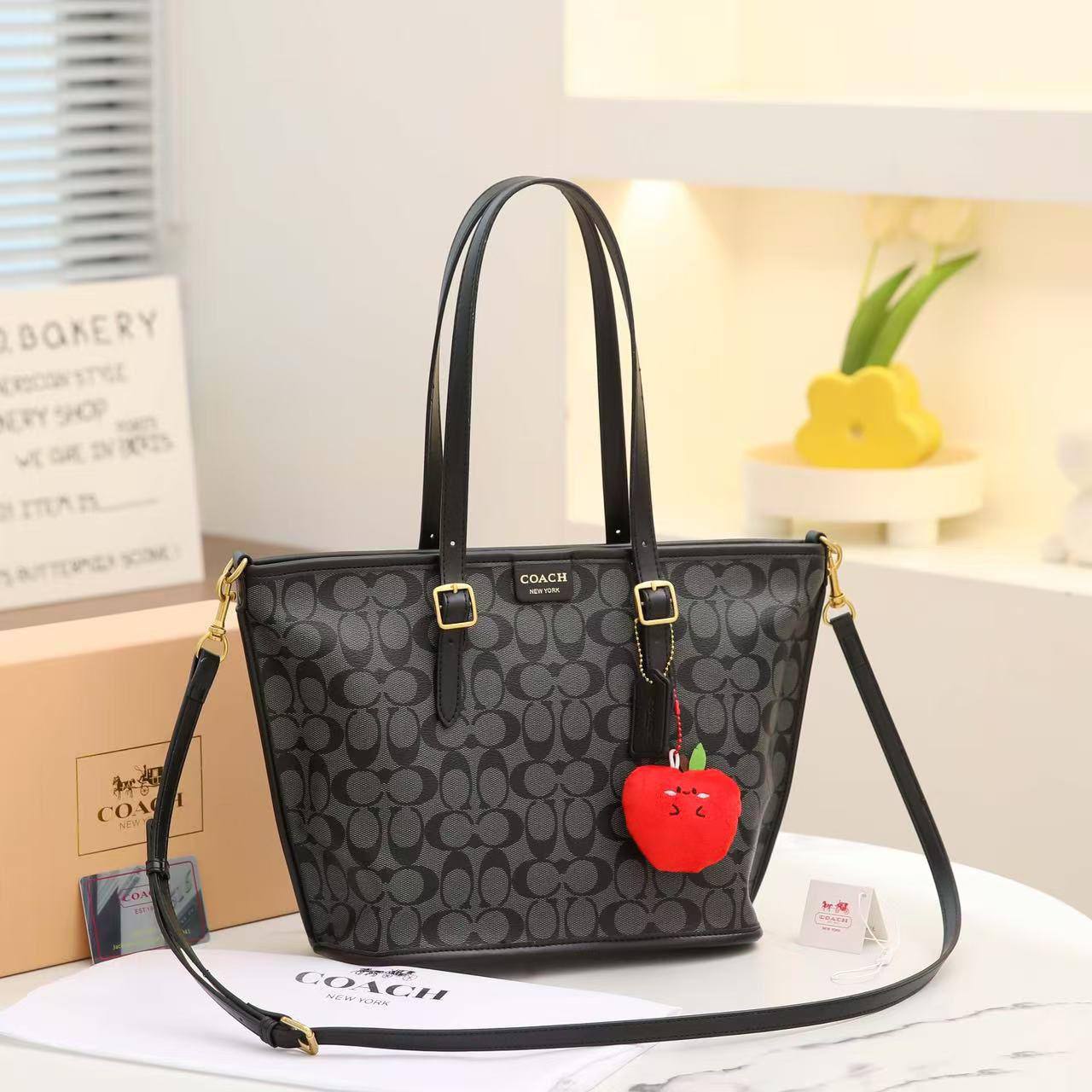 Coach bag 
Size:28cm

With Box 📦 
🎁🎁🎁

90 dhs🌺

Zain56
♥️♥️♥️