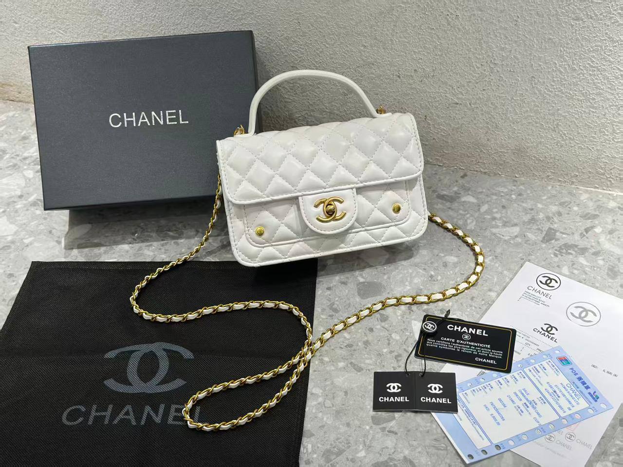 Chanel

with box
🎁🎁🎁

95 dhs🪙🌨️

Zain143
♥️♥️♥️
