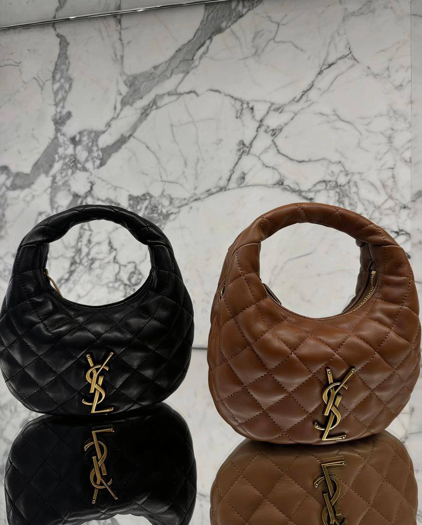 YSL
90 dhs🪙🌨️
Good quality 

with box
🎁🎁🎁

Zain35
♥️♥️♥️
