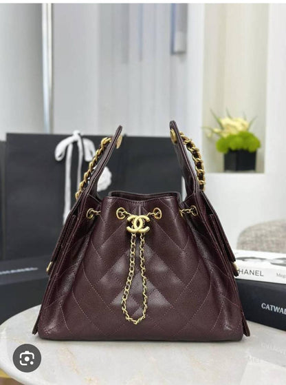 CHANEL 
COPY ONE NEW CAME 
130 dhs🇦🇪🇦🇪
SIZE: 28cm

Zain200
♥️♥️♥️