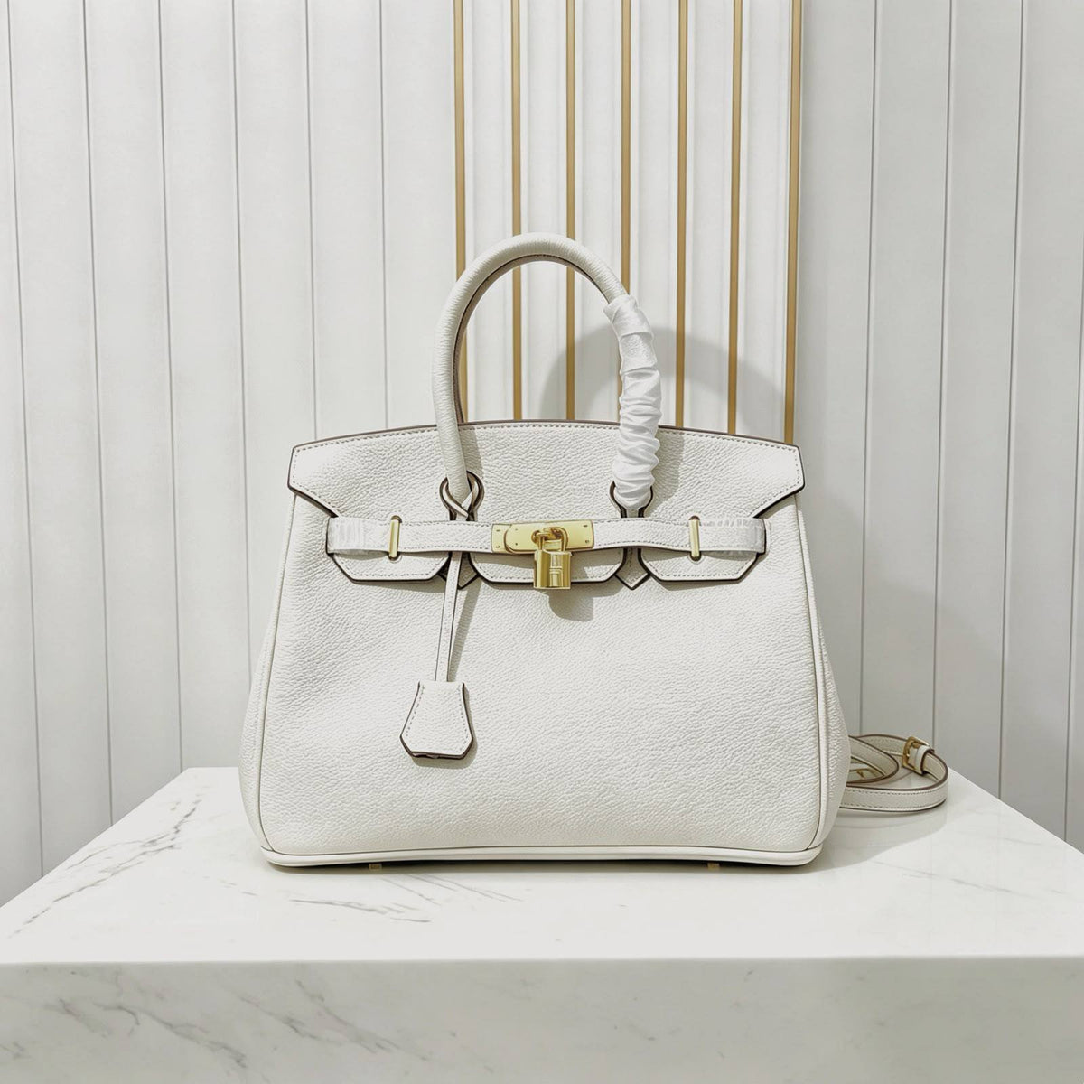 HERMES BIRKIN 

30CM 
NEW CAME 
GOOD QUALITY 

30cm
115 dhs🇦🇪🇦🇪

Zain295
♥️♥️♥️