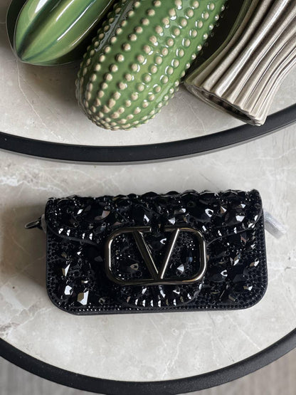 VALENTINO ✨
Size:19Cm 💥
Available original box 📦 
With full packing 🎀🎀
Super high quality 💥💥
For Price 👇 WTSP Text Zain 0568585901

Zain283
♥️♥️♥️