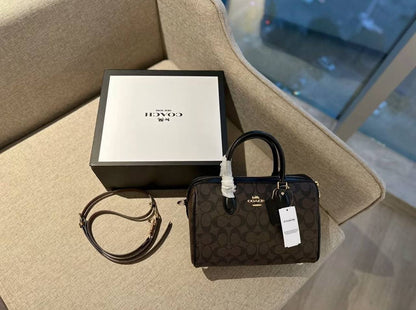 Coach

90 dhs🪙💕

With box
🎁🎁🎁

Zain35
♥️♥️♥️