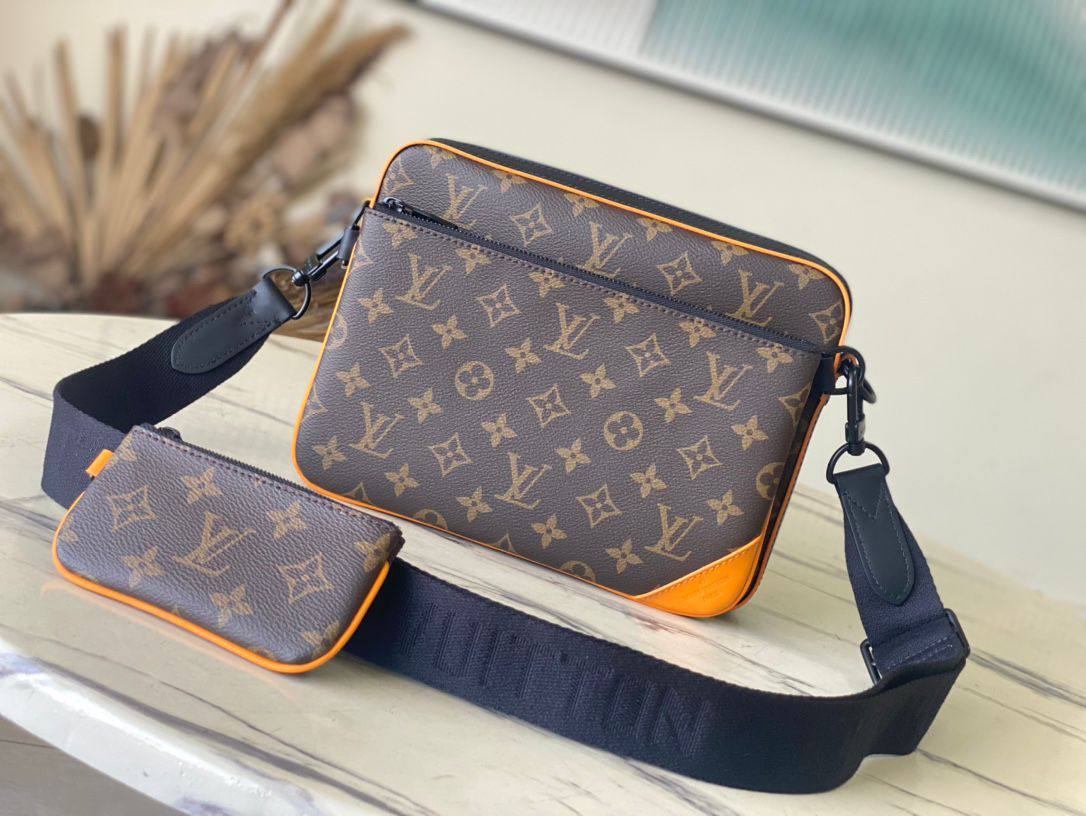 LV
Best quality
With box’s
🎁🎁🎁

105 dhs👑
size 25cm

Zain158
♥️♥️♥️