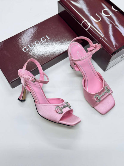 Gucci
7 cm heel 
Size 36 to 41
110 dhs🪙💚

Zain21
♥️♥️♥️