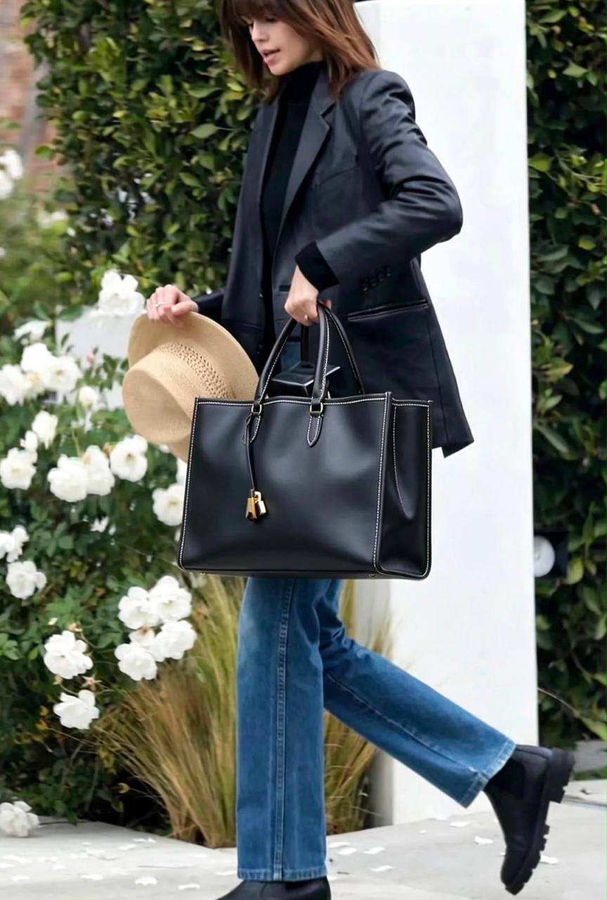CELINE NEW CAME GOOD QUALITY 
105 dhs🇦🇪🇦🇪

Zain295
♥️♥️♥️
