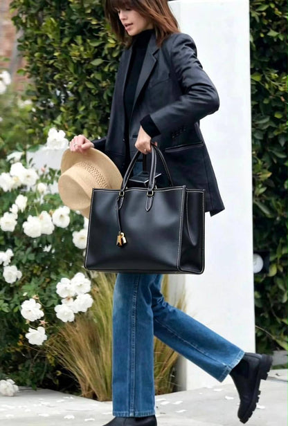 CELINE NEW CAME GOOD QUALITY 
105 dhs🇦🇪🇦🇪

Zain295
♥️♥️♥️