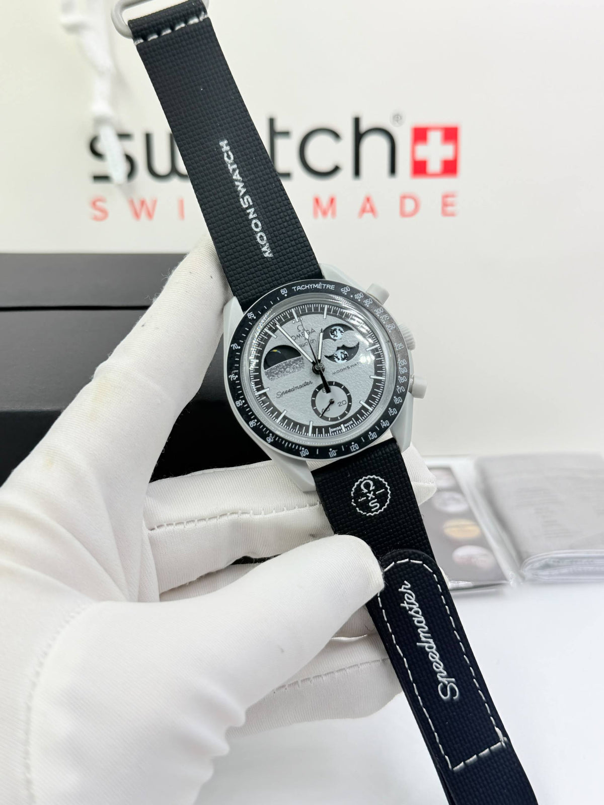 Moon swatch 

with original box 
85 dhs🇦🇪🇦🇪

Zain85 
♥️♥️♥️