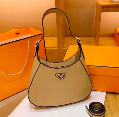 PRADA NEW CAME GOOD QUALITY WITH BOX
75 dhs🇦🇪🇦🇪

Zain295
♥️♥️♥️