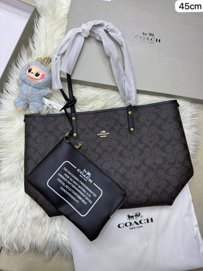 💞 Coach 2 in 1  2️⃣-sided
1️⃣ First quality＋🎁

Big Size : 45 * 30 cm

90 dhs✅

with box 🎁

Zain115
♥️♥️♥️
