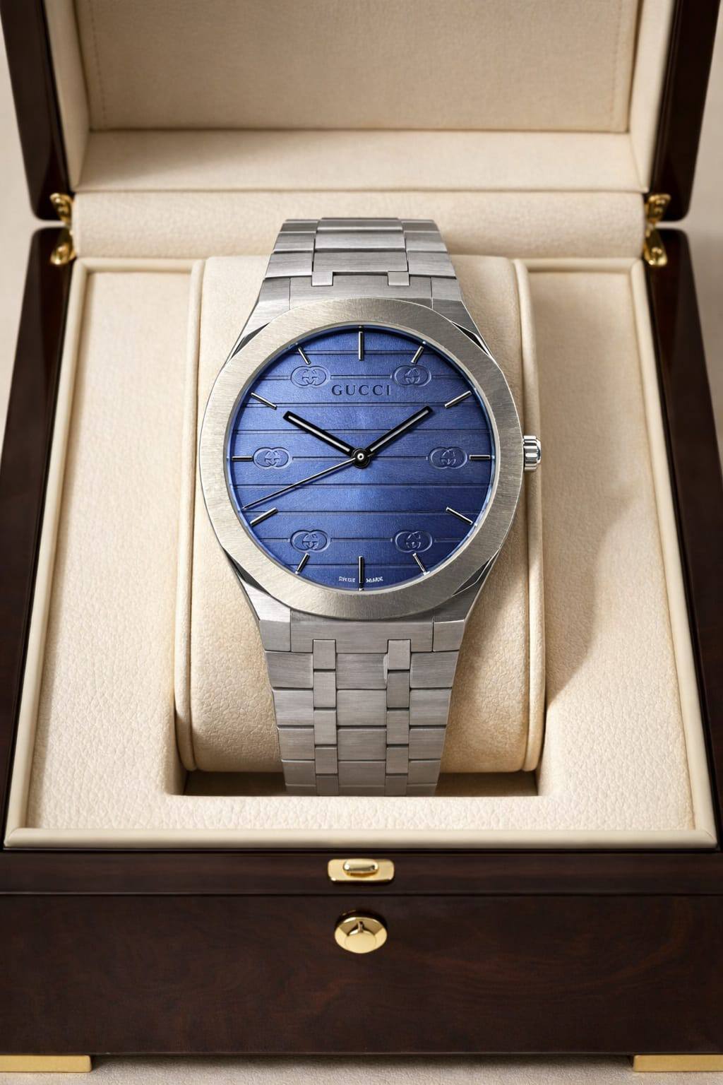 Gucci watch for men 
good quality 
230 dhs❣️

Zain59
♥️♥️♥️