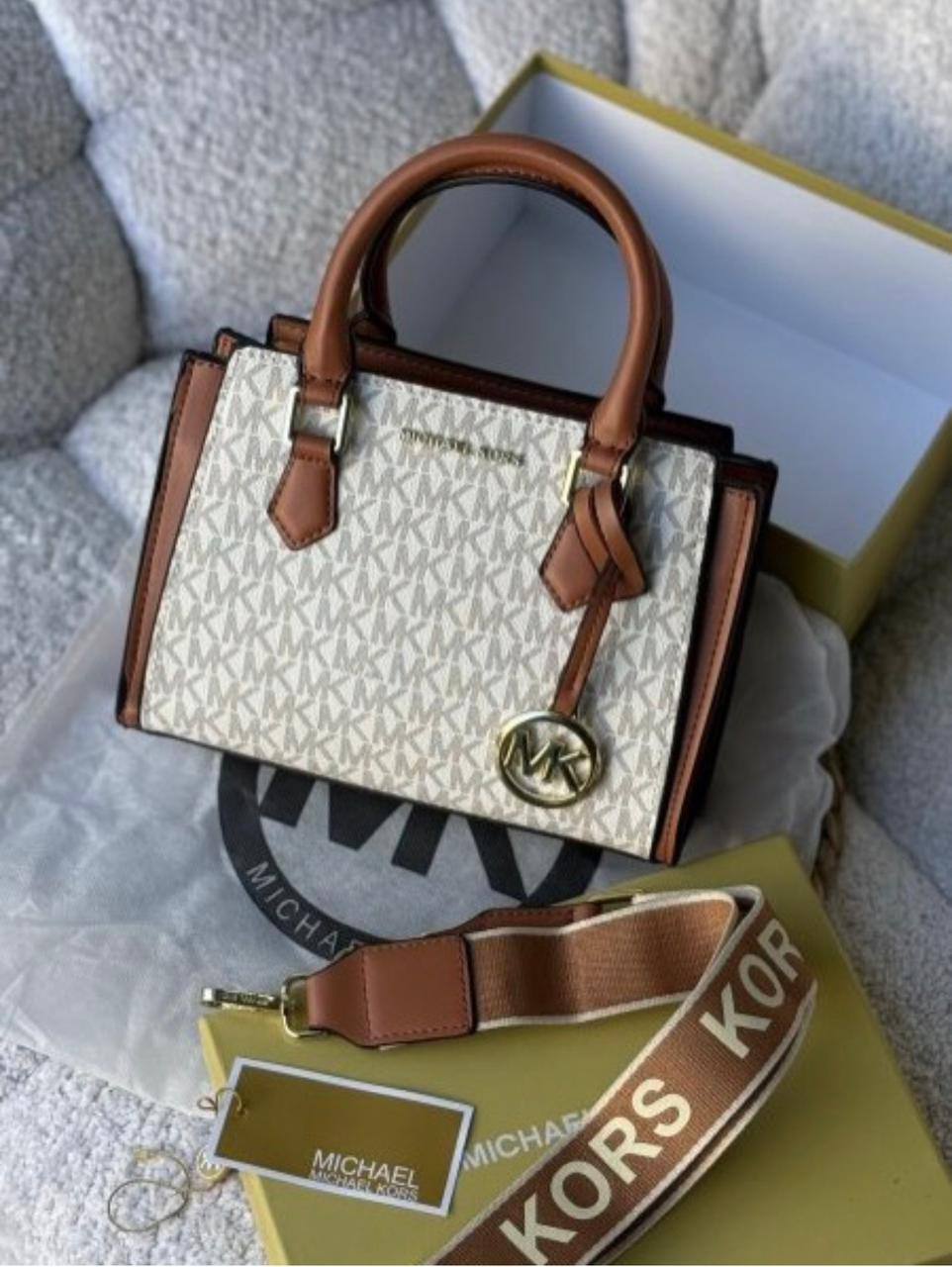 MK
95 dhs❣️
size：23cm
Good quality

Zain35
♥️♥️♥️