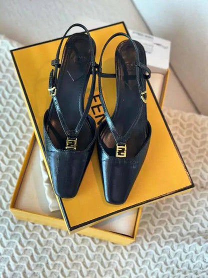 FENDI 
OFFER 😍
140 dhs✅
Size 36-41  

Zain88
♥️♥️♥️