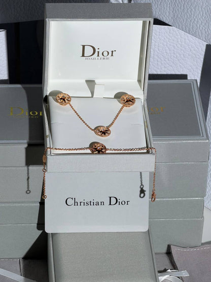Dior
 New Collection 😍
Quality: Super Master 
Non -Tarnish color

* ⁠Necklace 
* ⁠Earring 
* ⁠Bracelet
For Price 👇 WTSP Text Zain 0568585901

Zain268
♥️♥️♥️