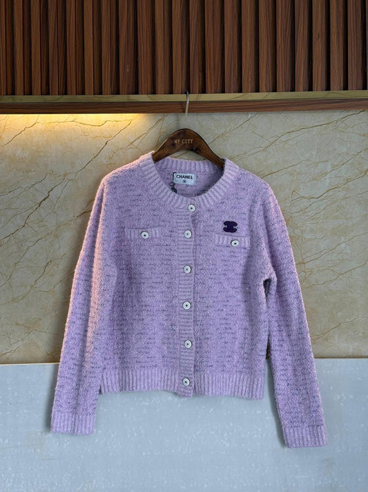 *CHANEL*
Women’s Cardigan
Master Quality 
SML
320 dhs🪙🌨️

Zain276
♥️♥️♥️