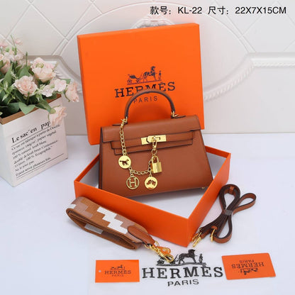 Hermes

100 dhs🇦🇪🇦🇪

With box
22 cm

Zain295
♥️♥️♥️