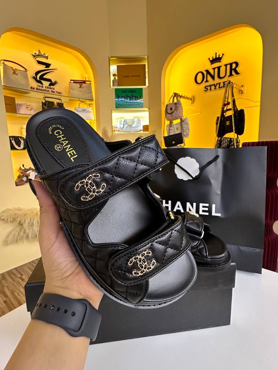 Chanel flat 

Size 36 to 41 

115 dhs

Zain80
♥️♥️♥️

Zc