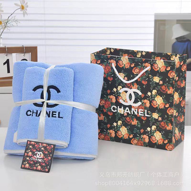 Brand 
Towels  
Good quality 
2 set
With paper 💼 
45 dhs✅

Zain99
♥️♥️♥️