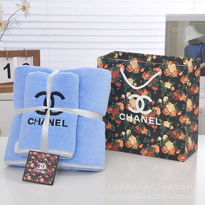 Brand 
Towels  
Good quality 
2 set
With paper 💼 
45 dhs✅

Zain99
♥️♥️♥️