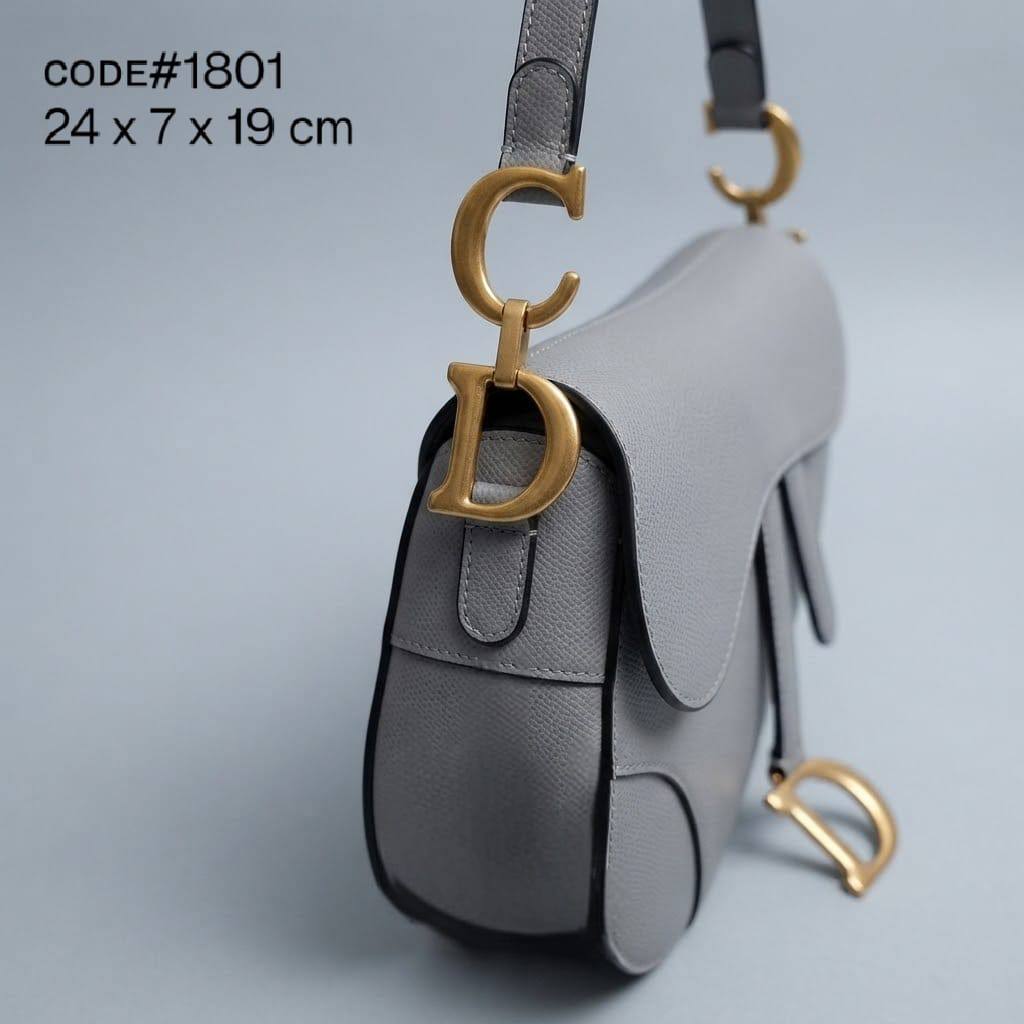 CHRISTIAN DIOR sᴀᴅᴅʟᴇ ᴄʀᴏssʙᴏᴅʏ ʙᴀɢ ᴏʙʟɪǫᴜᴇ & ʟᴇᴀᴛʜᴇʀ ᴛʀɪᴍ ᴍᴀᴛᴇʀɪᴀʟ sɪᴢᴇ : 24 cm ᴡɪᴛʜ BOX

90 dhs🇦🇪🇦🇪🇦🇪

Zain31
♥️♥️♥️