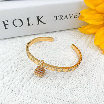 MARLEY
Bangle 
*MASTER*
*AED 55*

Zain263
♥️♥️♥️